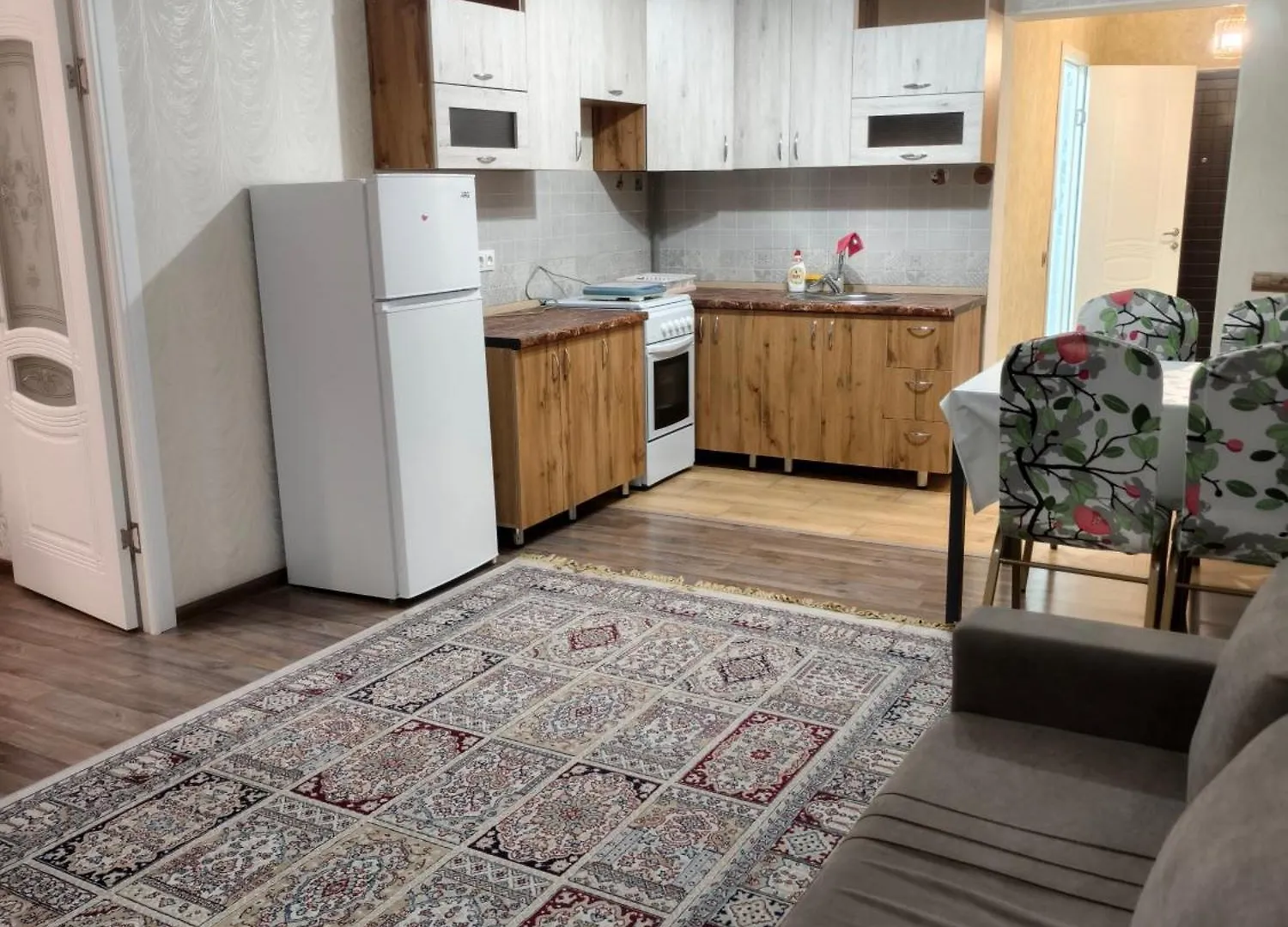 Уш Сункар Apartment Almaty 0*,